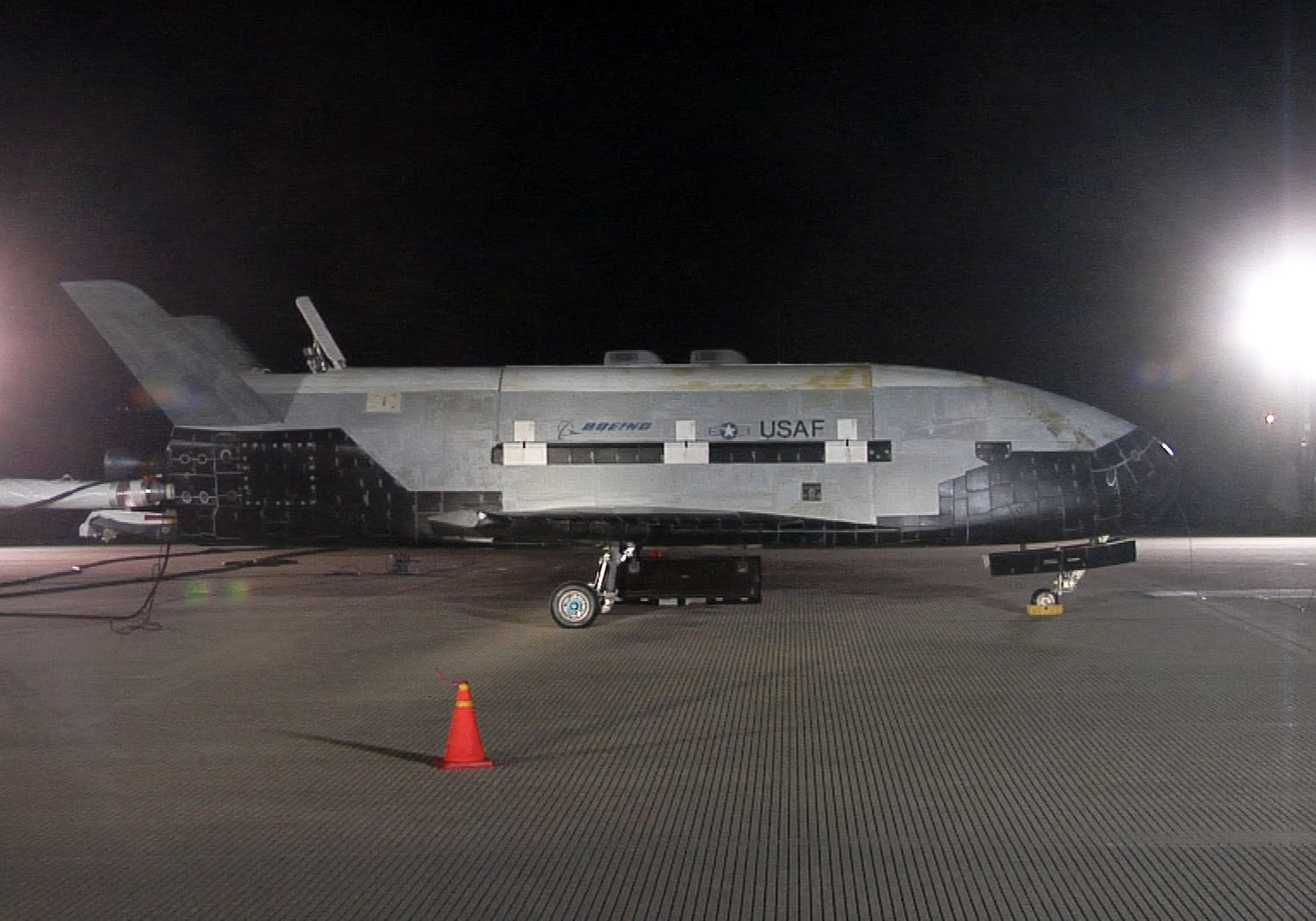 Mystery Surrounds Air Force's Secretive X-37B Space Plane Landing Plan
